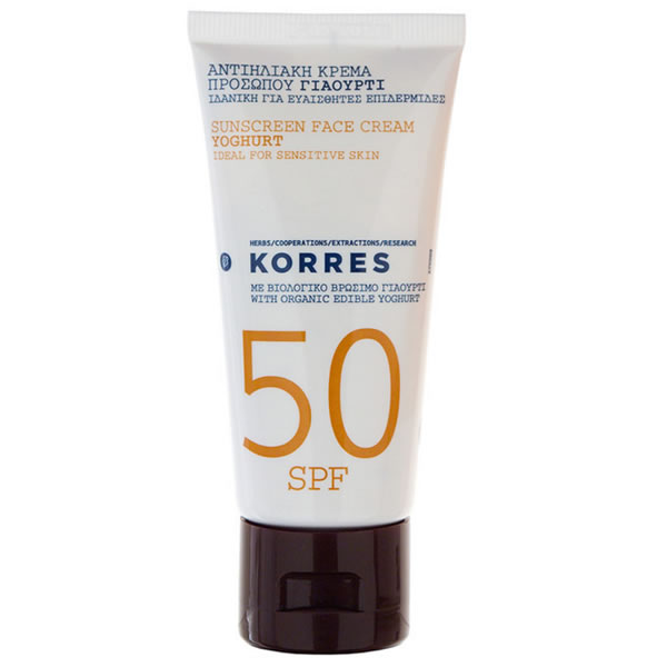 Protector solar para el rostro Korres a base de yogur natural, con Spf50